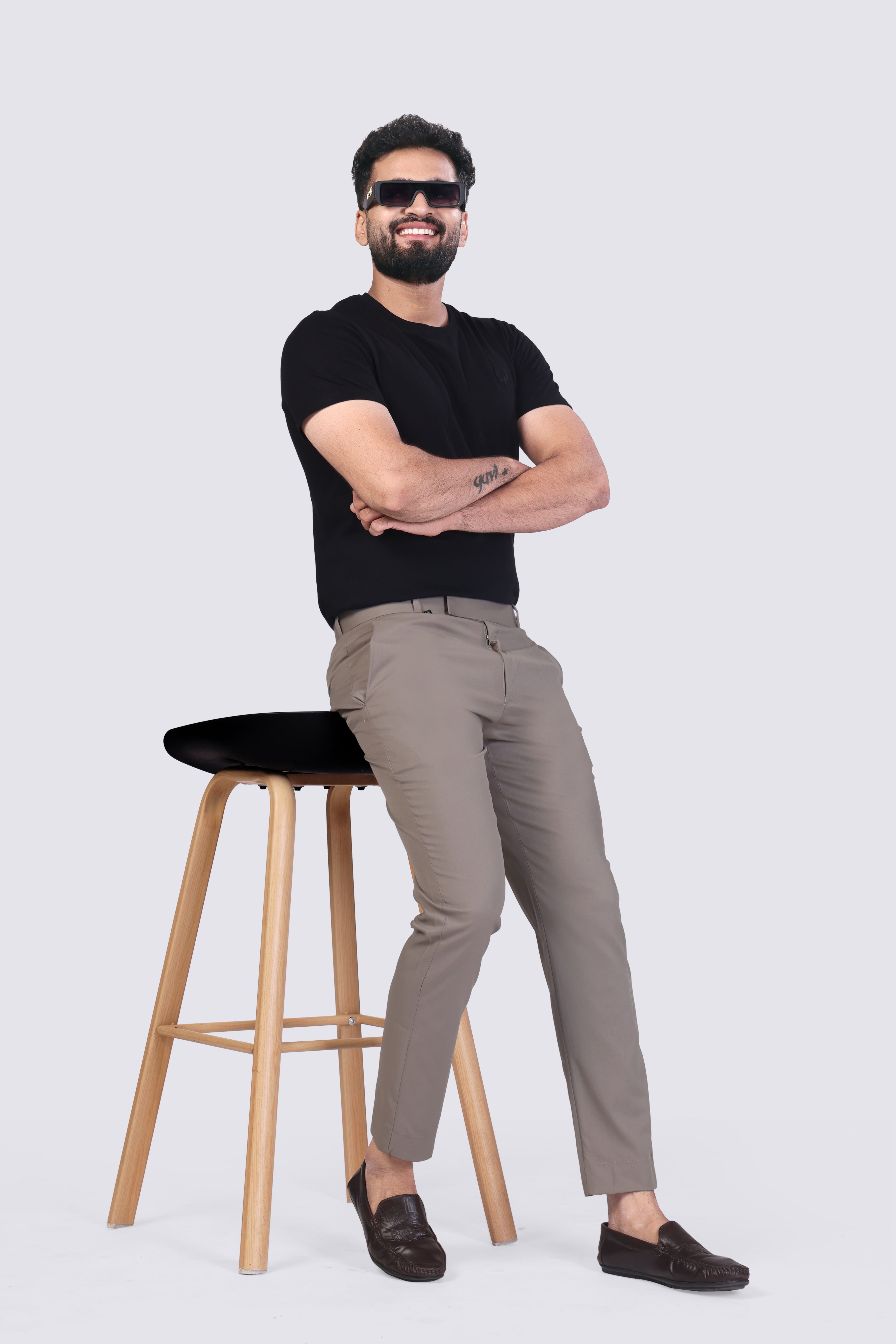 Light Pista pleated plain ankle length trousers for men